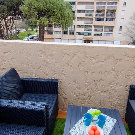 With Pool And Balcony Sainte-Maxime