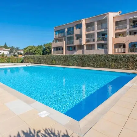 With Pool And Balcony Sainte-Maxime